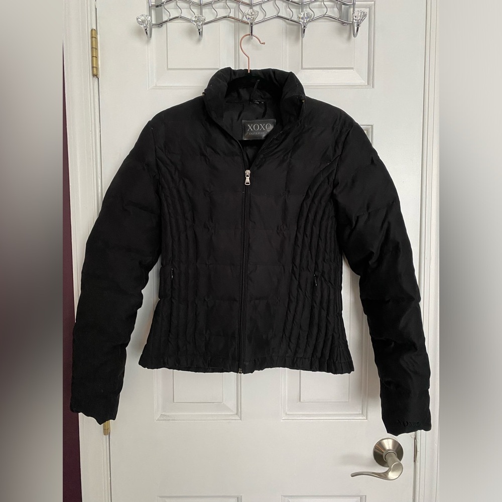 Sleek black winter coat 🧥❄️